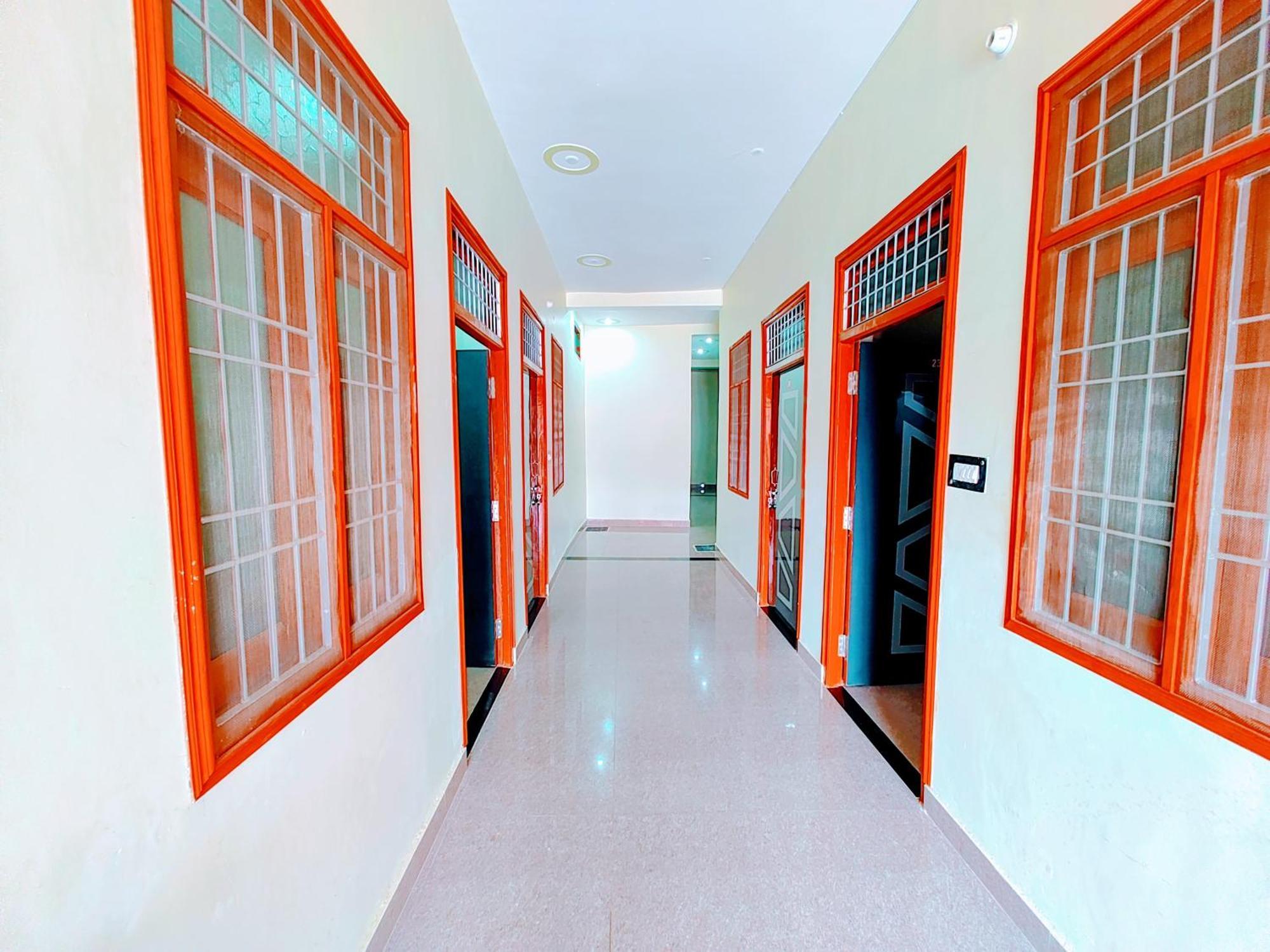 Hotel Raghukul Ayodhya Zewnętrze zdjęcie