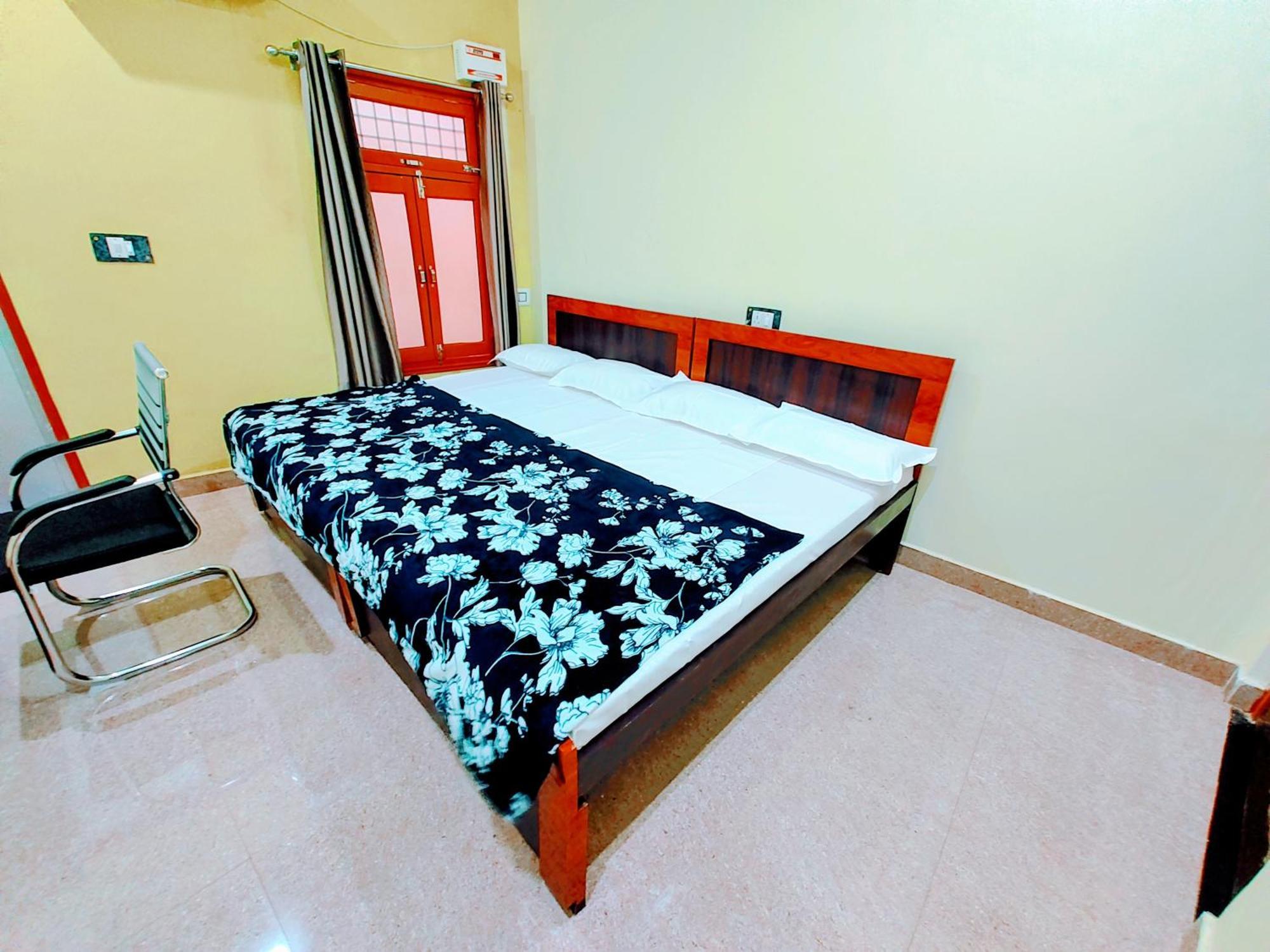 Hotel Raghukul Ayodhya Zewnętrze zdjęcie