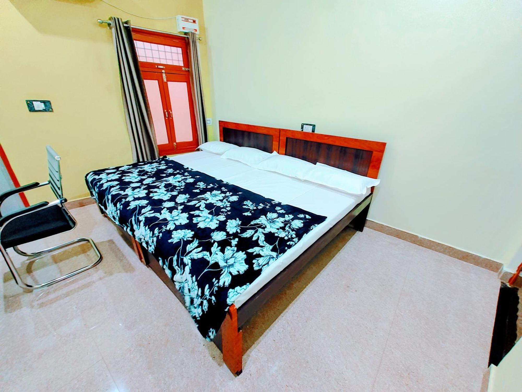 Hotel Raghukul Ayodhya Zewnętrze zdjęcie