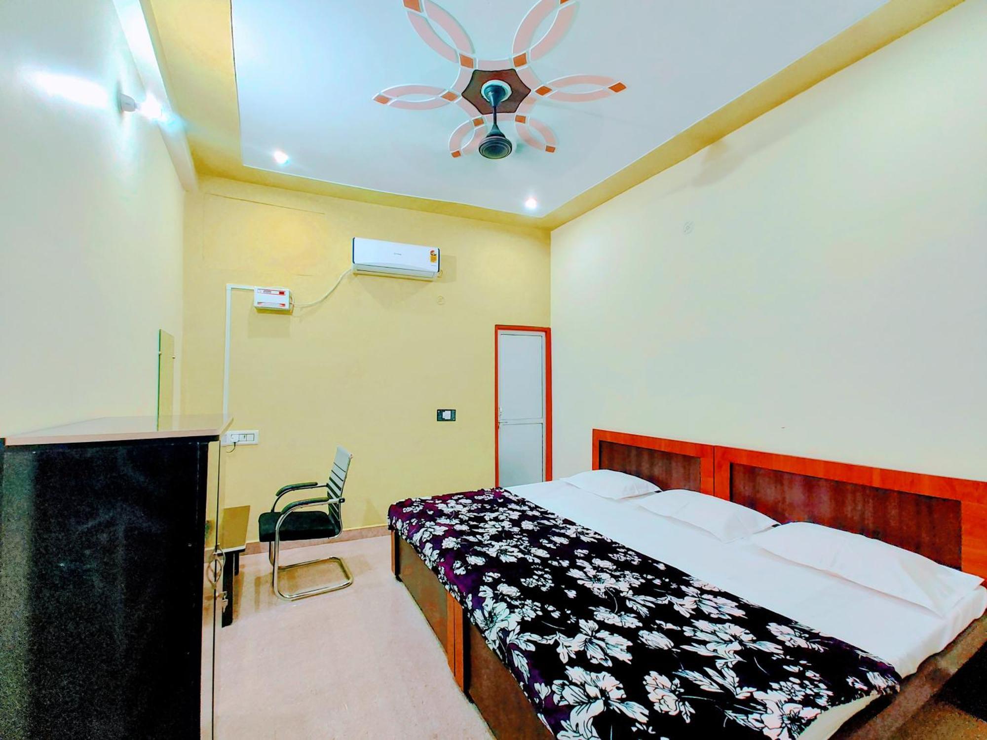 Hotel Raghukul Ayodhya Zewnętrze zdjęcie