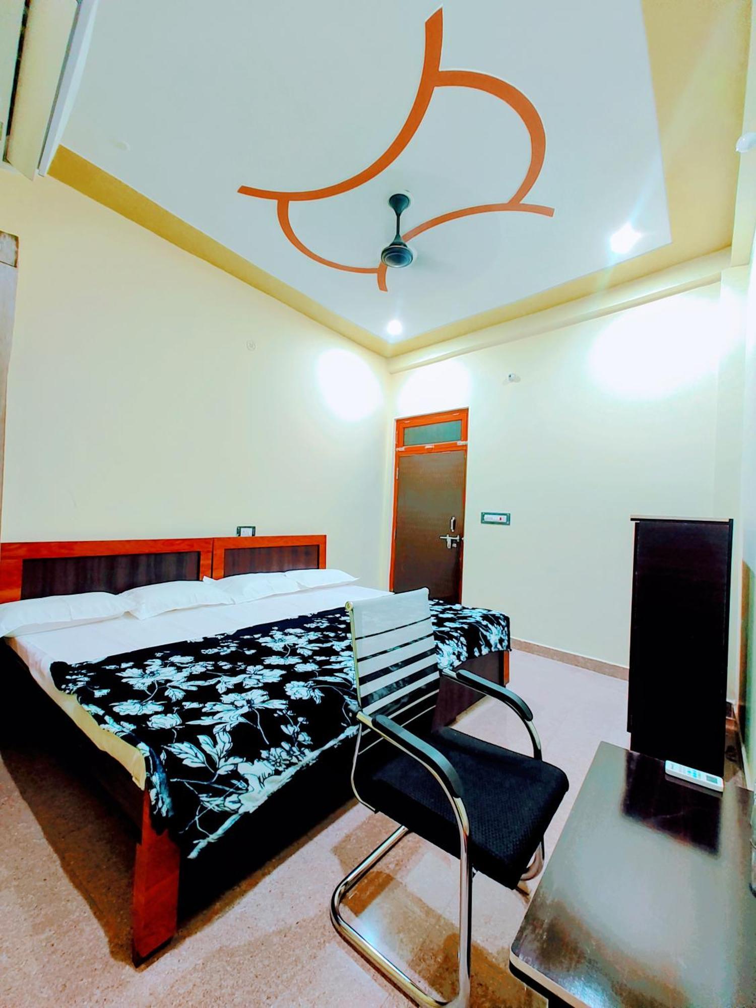 Hotel Raghukul Ayodhya Zewnętrze zdjęcie